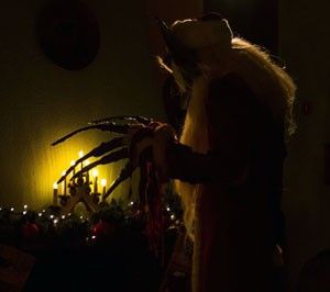 Santa (Dionysis Atzarakis, Manos Atzarakis)